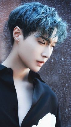 Lay Zhang